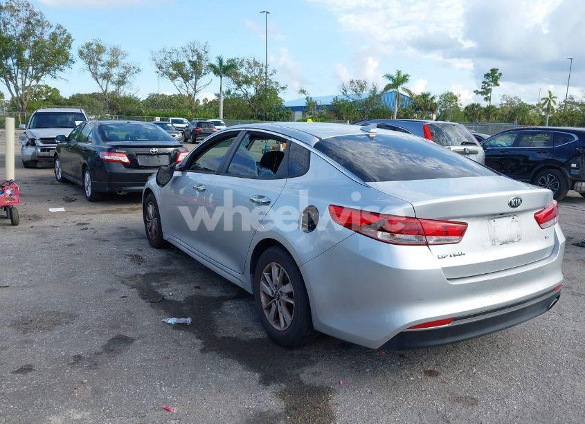 Photo 3 of 2018 Kia Optima LX (VIN 5XXGT4L35JG227803)