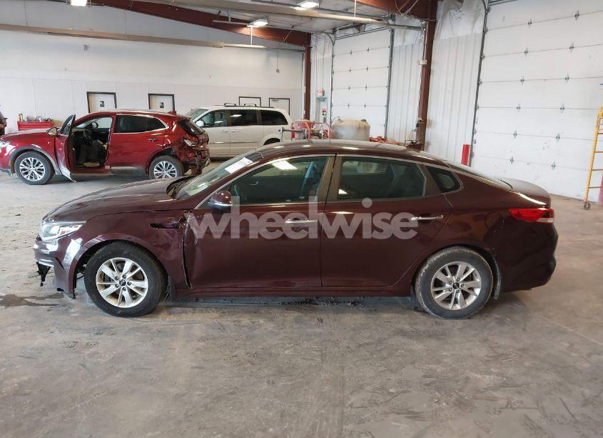 Photo 14 of 2018 Kia Optima LX (VIN 5XXGT4L35JG229518)