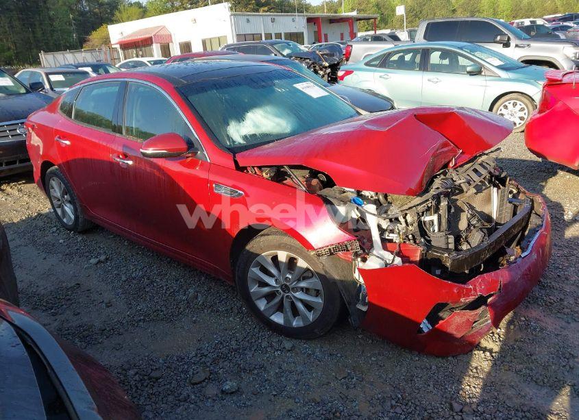 2018 Kia Optima S (VIN 5XXGT4L35JG236890) main photo