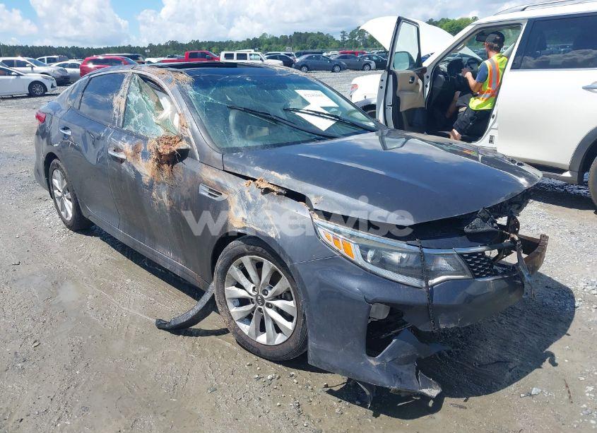 2018 Kia Optima S (VIN 5XXGT4L35JG236923) main photo