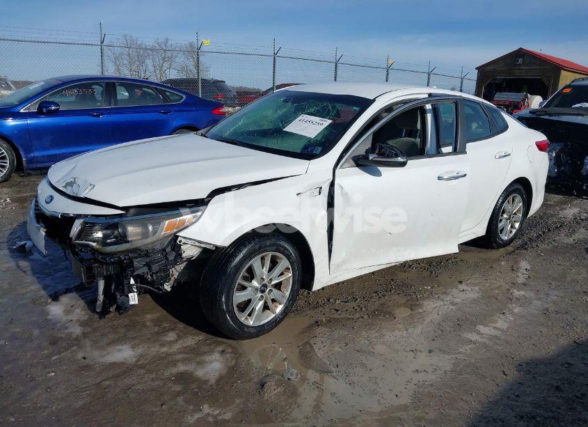 Photo 2 of 2018 Kia Optima LX (VIN 5XXGT4L35JG238414)