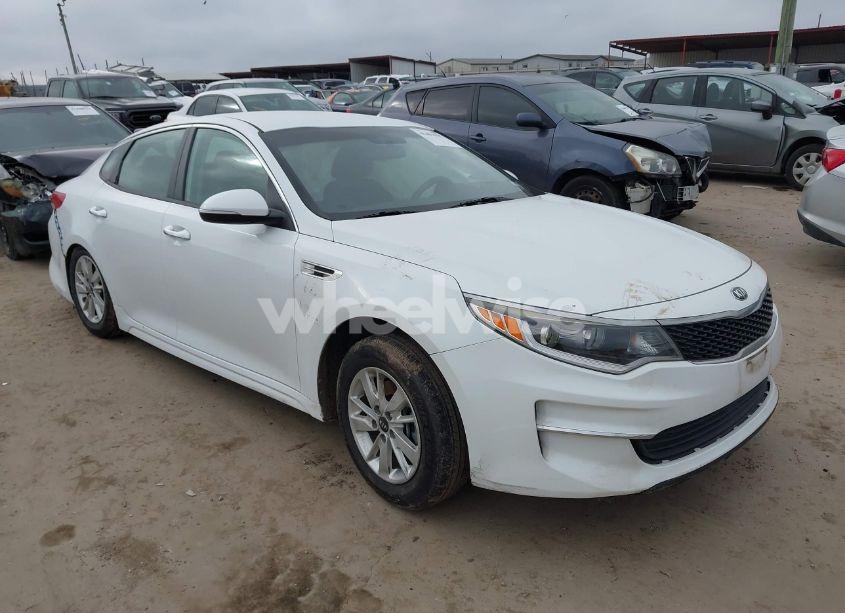 2018 Kia Optima LX (VIN 5XXGT4L35JG246223) main photo