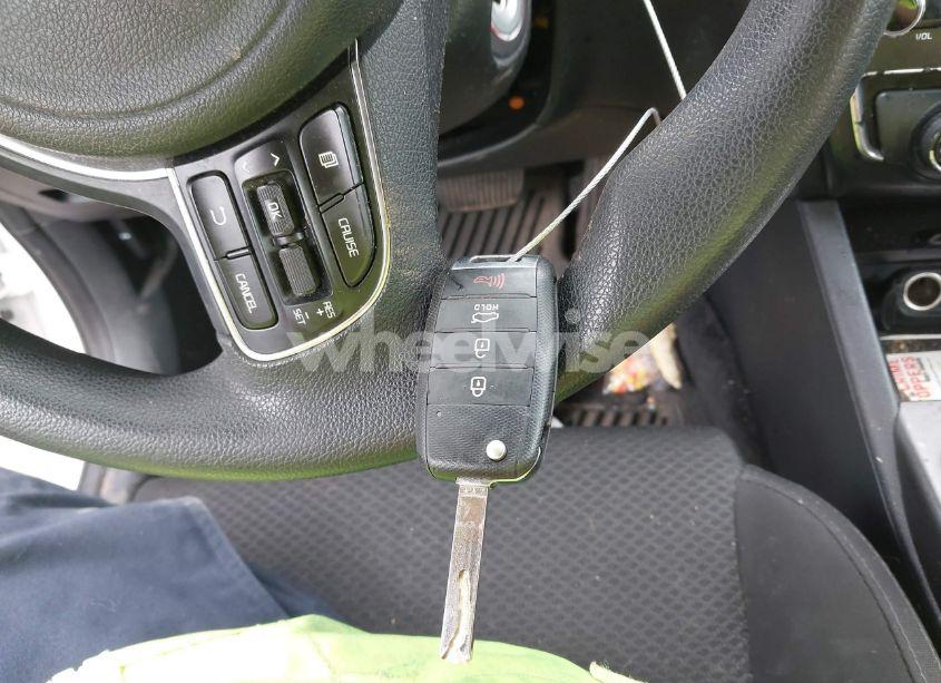 Photo 11 of 2018 Kia Optima LX (VIN 5XXGT4L35JG246223)