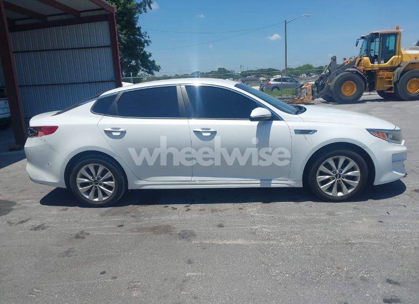 Photo 13 of 2018 Kia Optima LX (VIN 5XXGT4L35JG251681)