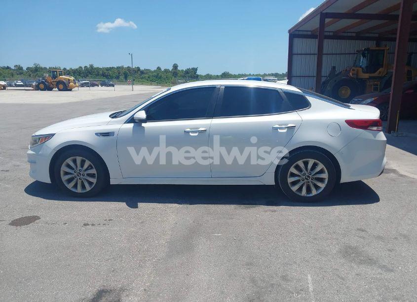 Photo 14 of 2018 Kia Optima LX (VIN 5XXGT4L35JG251681)