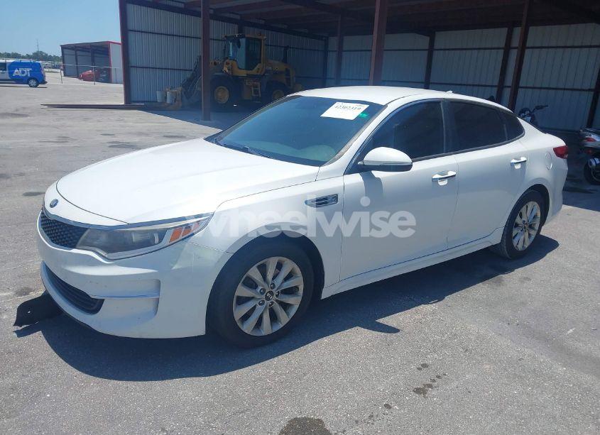 Photo 2 of 2018 Kia Optima LX (VIN 5XXGT4L35JG251681)