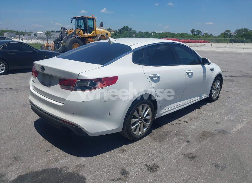 Photo 4 of 2018 Kia Optima LX (VIN 5XXGT4L35JG251681)