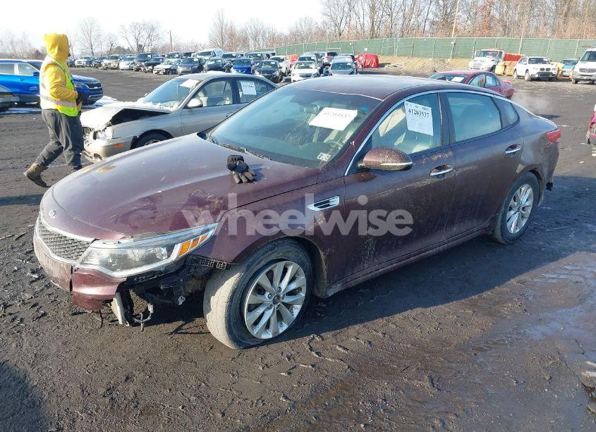 Photo 2 of 2018 Kia Optima LX (VIN 5XXGT4L35JG256363)