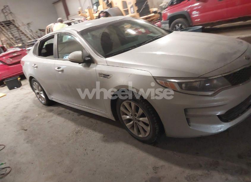 Photo 13 of 2018 Kia Optima LX (VIN 5XXGT4L35JG263409)