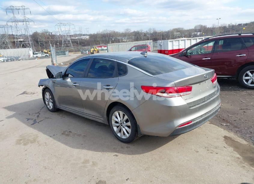 Photo 3 of 2018 Kia Optima LX (VIN 5XXGT4L35JG264477)