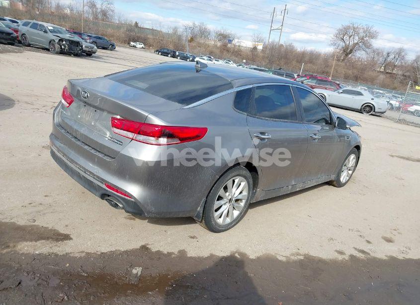 Photo 4 of 2018 Kia Optima LX (VIN 5XXGT4L35JG264477)