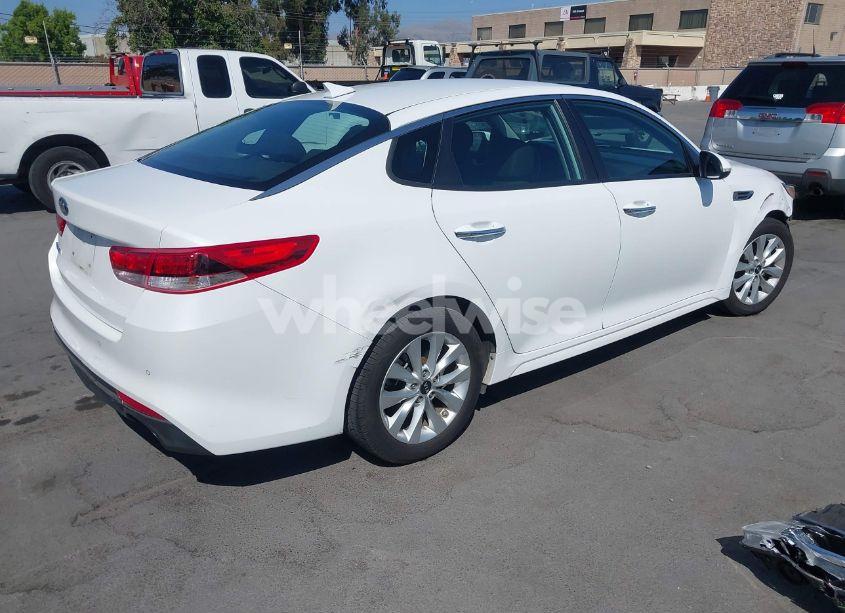 Photo 4 of 2018 Kia Optima LX (VIN 5XXGT4L35JG265371)