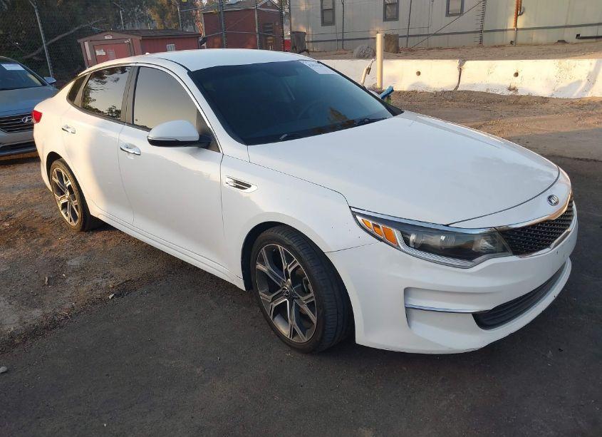 2018 Kia Optima LX (VIN 5XXGT4L35JG267766) main photo