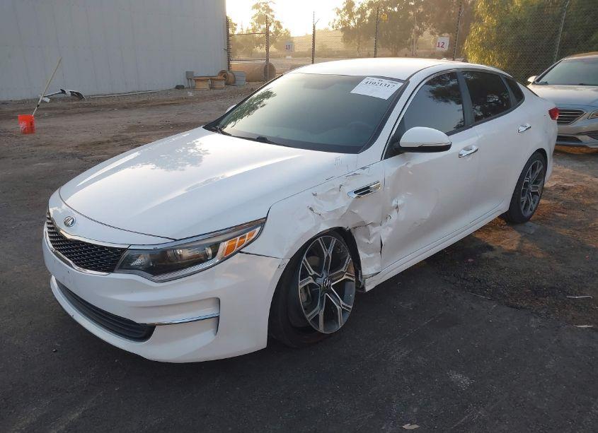 Photo 2 of 2018 Kia Optima LX (VIN 5XXGT4L35JG267766)