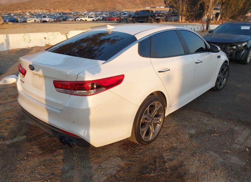 Photo 4 of 2018 Kia Optima LX (VIN 5XXGT4L35JG267766)