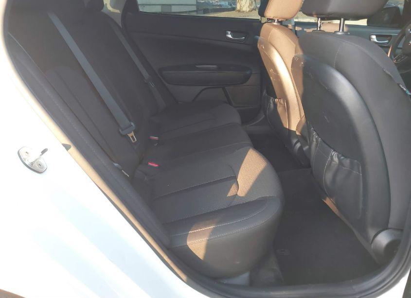 Photo 8 of 2018 Kia Optima LX (VIN 5XXGT4L35JG267766)