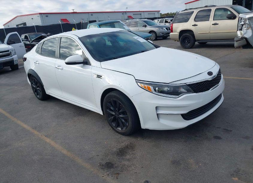 2018 Kia Optima LX (VIN 5XXGT4L35JG274717) main photo