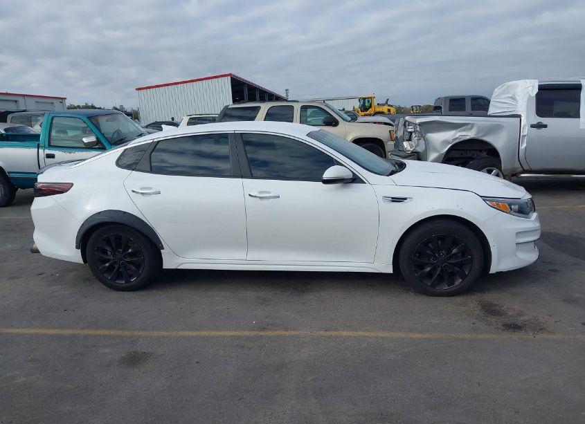 Photo 13 of 2018 Kia Optima LX (VIN 5XXGT4L35JG274717)