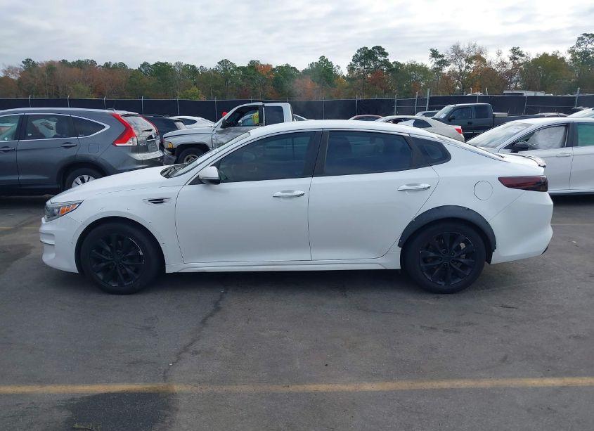 Photo 14 of 2018 Kia Optima LX (VIN 5XXGT4L35JG274717)