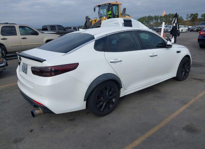 Photo 4 of 2018 Kia Optima LX (VIN 5XXGT4L35JG274717)