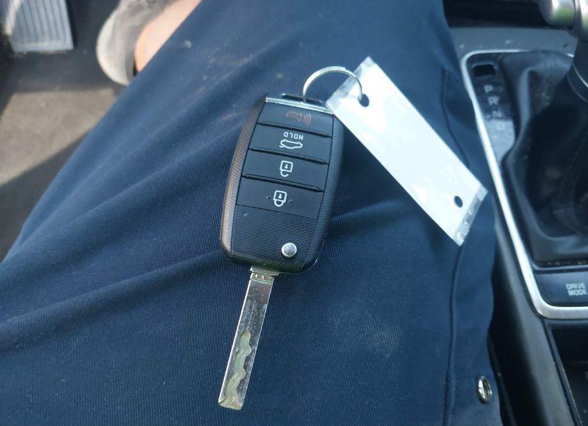 Photo 11 of 2019 Kia Optima LX (VIN 5XXGT4L35KG284651)