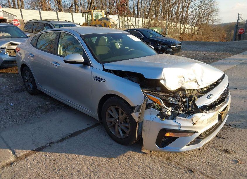 2019 Kia Optima LX (VIN 5XXGT4L35KG322587) main photo