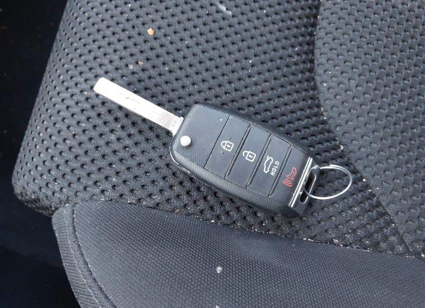 Photo 11 of 2019 Kia Optima LX (VIN 5XXGT4L35KG322587)