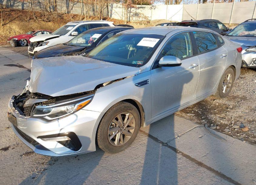Photo 2 of 2019 Kia Optima LX (VIN 5XXGT4L35KG322587)