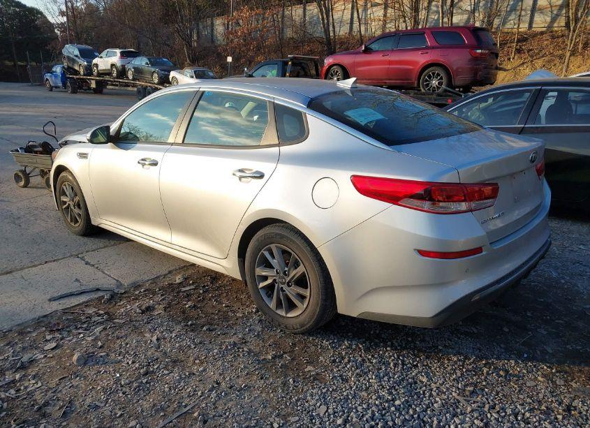 Photo 3 of 2019 Kia Optima LX (VIN 5XXGT4L35KG322587)