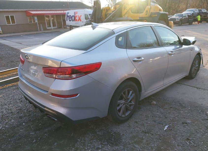 Photo 4 of 2019 Kia Optima LX (VIN 5XXGT4L35KG322587)