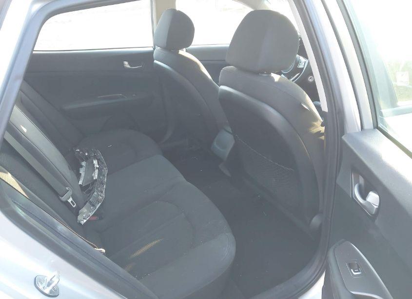 Photo 8 of 2019 Kia Optima LX (VIN 5XXGT4L35KG322587)