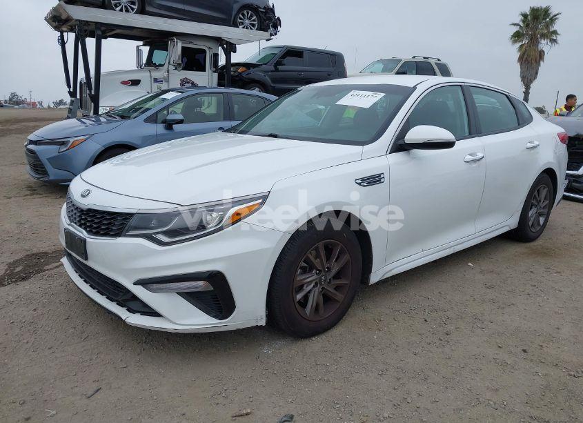 Photo 2 of 2019 Kia Optima LX (VIN 5XXGT4L35KG324274)