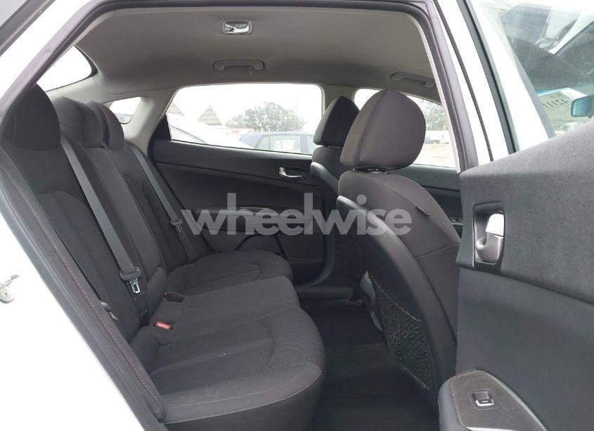 Photo 8 of 2019 Kia Optima LX (VIN 5XXGT4L35KG324274)