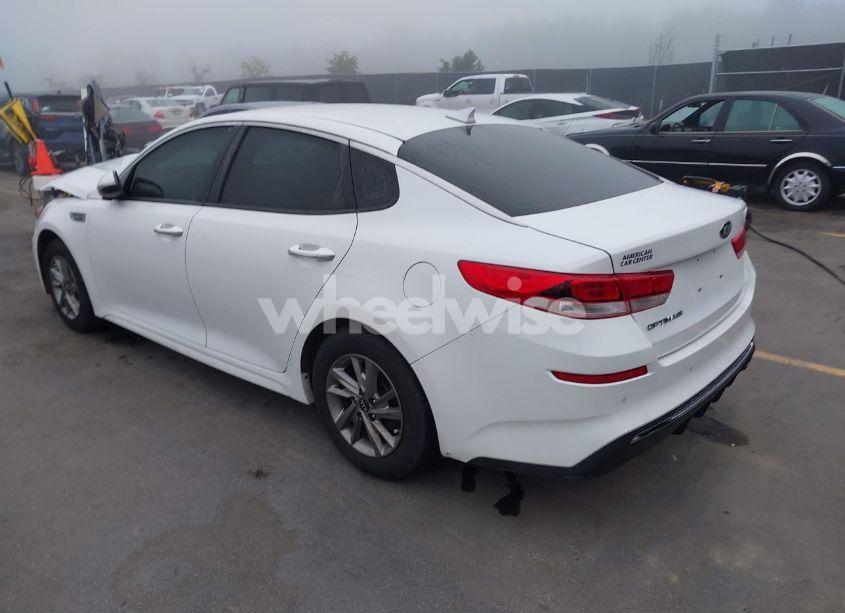Photo 3 of 2019 Kia Optima LX (VIN 5XXGT4L35KG340751)