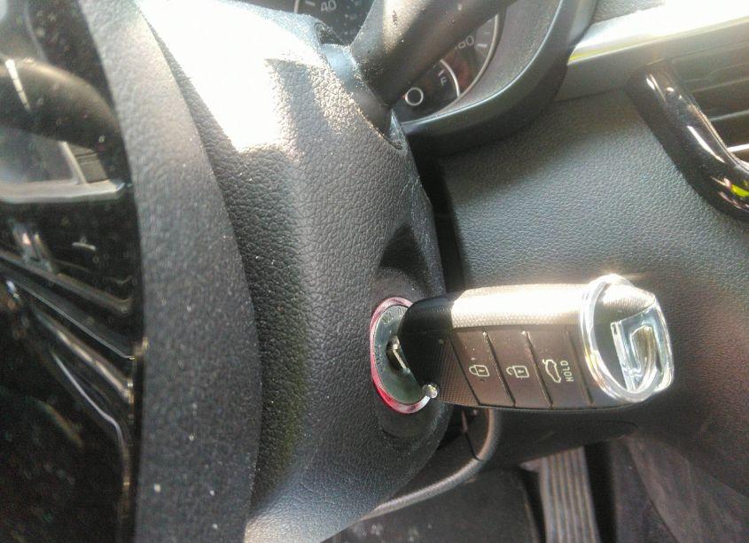 Photo 11 of 2019 Kia Optima LX (VIN 5XXGT4L35KG340815)