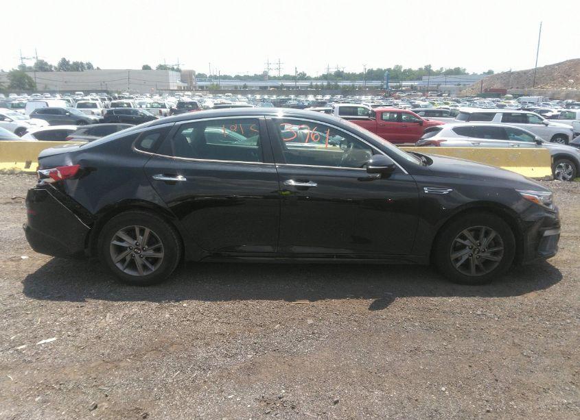 Photo 13 of 2019 Kia Optima LX (VIN 5XXGT4L35KG340815)