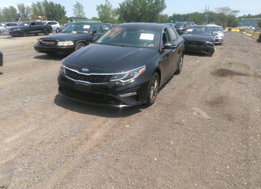 Photo 2 of 2019 Kia Optima LX (VIN 5XXGT4L35KG340815)