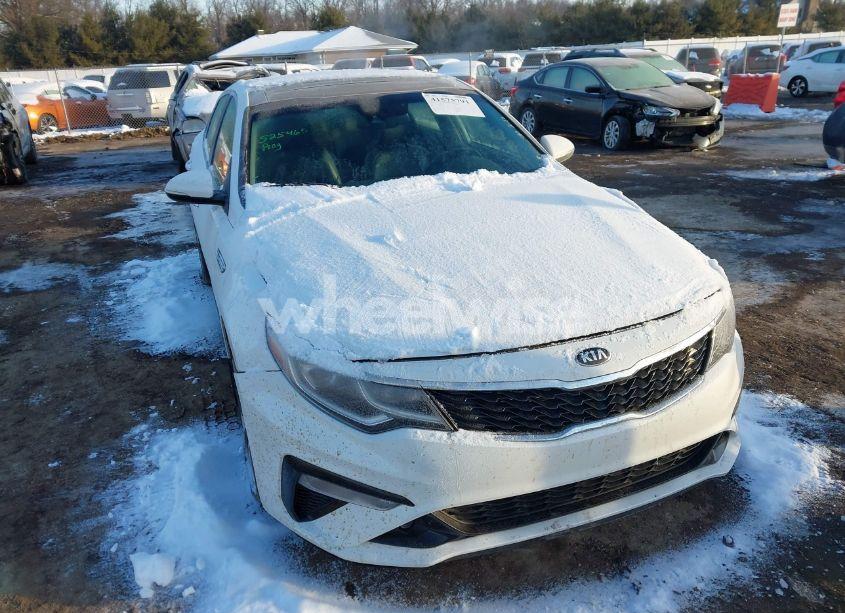 2019 Kia Optima S (VIN 5XXGT4L35KG352821) main photo