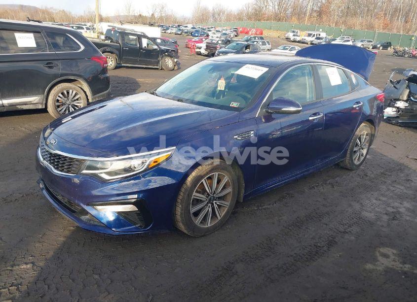 Photo 2 of 2019 Kia Optima LX (VIN 5XXGT4L35KG359784)
