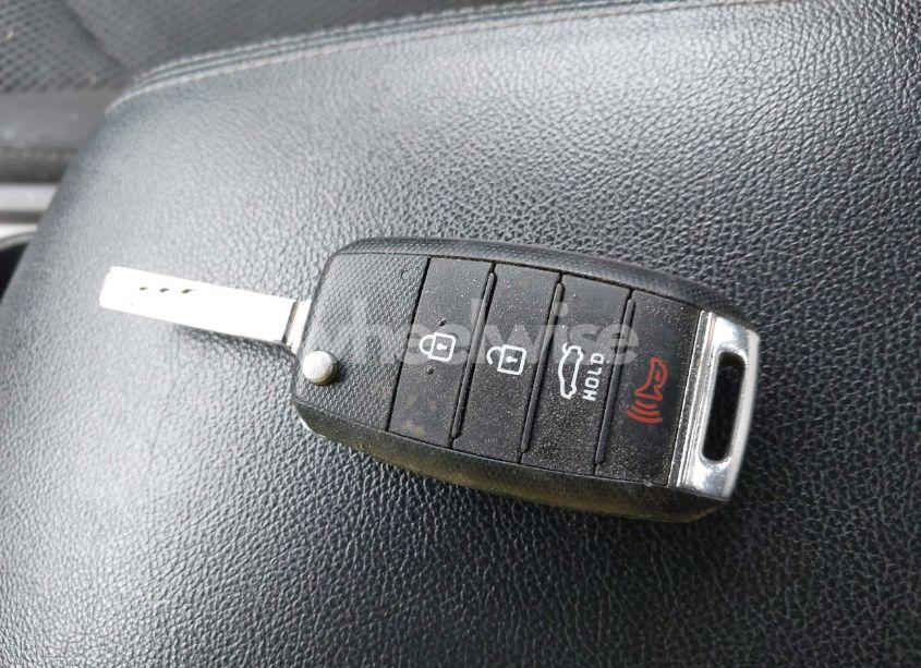 Photo 11 of 2019 Kia Optima LX (VIN 5XXGT4L35KG359834)