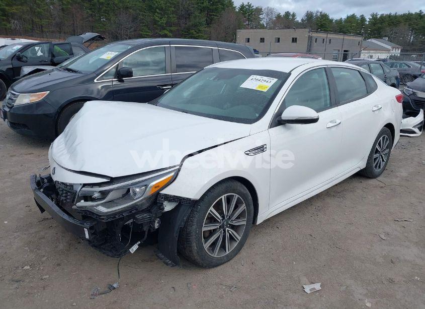 Photo 2 of 2019 Kia Optima LX (VIN 5XXGT4L35KG359834)