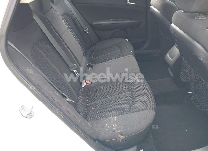 Photo 8 of 2019 Kia Optima LX (VIN 5XXGT4L35KG359834)