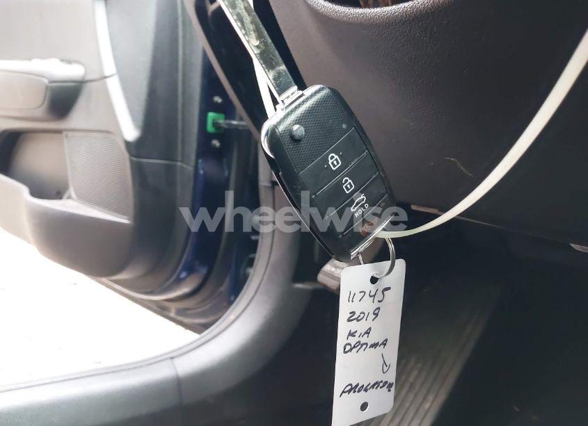 Photo 11 of 2019 Kia Optima LX (VIN 5XXGT4L35KG363141)