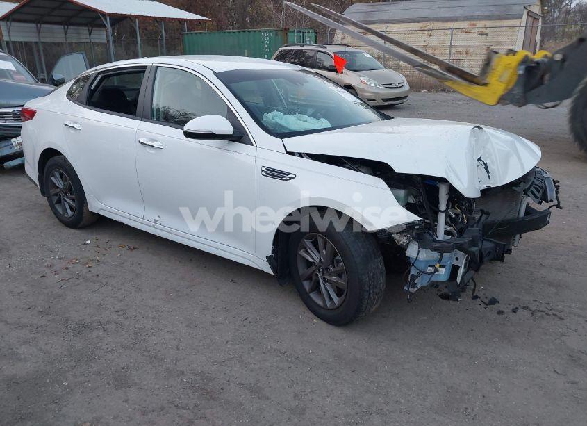 2020 Kia Optima LX (VIN 5XXGT4L35LG402764) main photo