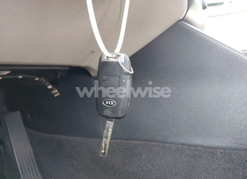 Photo 11 of 2016 Kia Optima LX (VIN 5XXGT4L36GG006669)