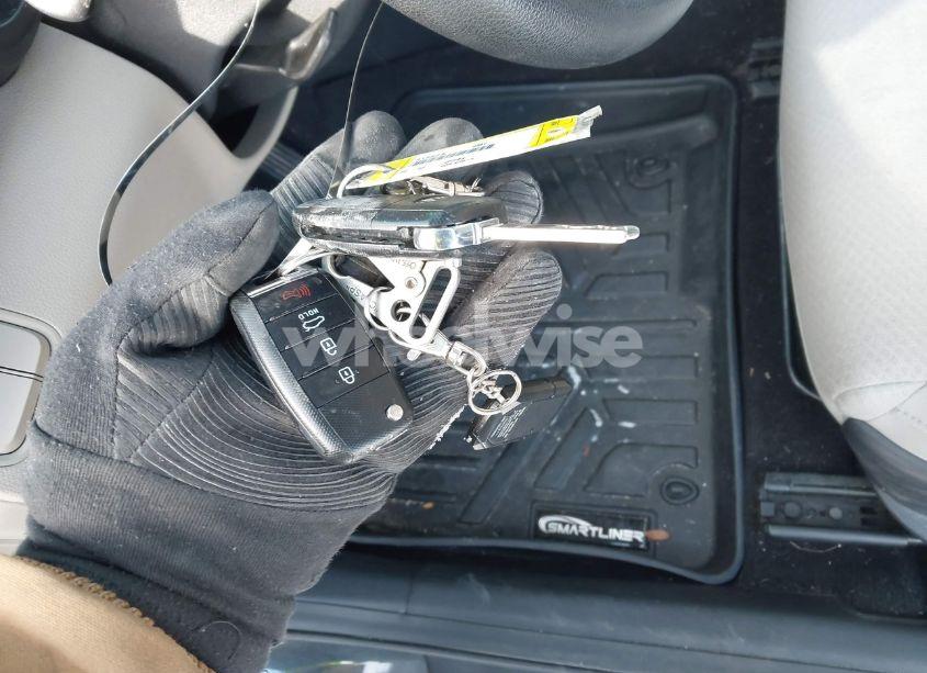 Photo 11 of 2016 Kia Optima LX (VIN 5XXGT4L36GG023746)