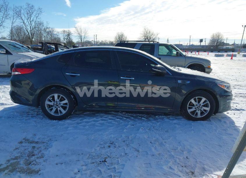 Photo 13 of 2016 Kia Optima LX (VIN 5XXGT4L36GG023746)