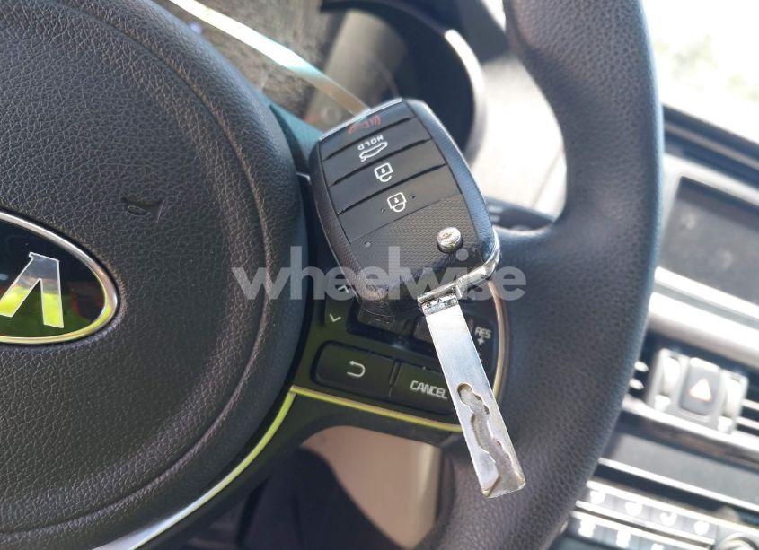 Photo 11 of 2016 Kia Optima LX (VIN 5XXGT4L36GG024394)