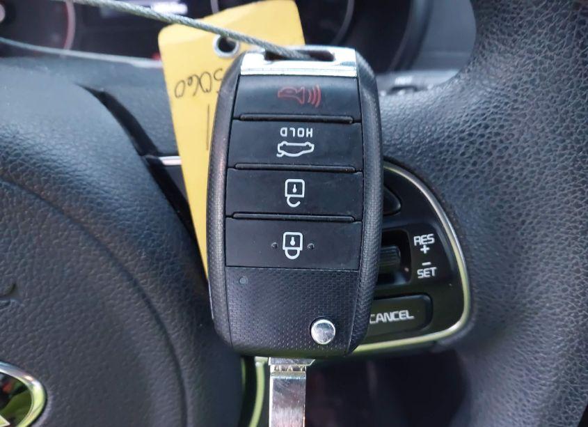 Photo 11 of 2016 Kia Optima LX (VIN 5XXGT4L36GG093733)