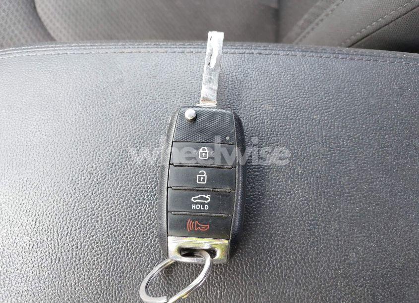 Photo 11 of 2016 Kia Optima LX (VIN 5XXGT4L36GG111759)